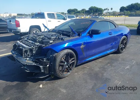 2022 BMW M8 Cabriolet Competition z USA, uszkodzony, nr VIN WBSDZ0C01NCH63245